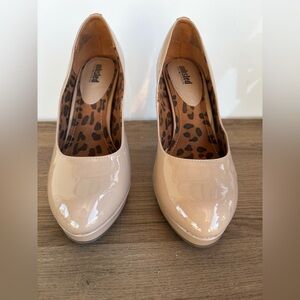 Unlisted Kenneth Cole Womens Film Maker Pump Beige Platform Heels Slip On 9